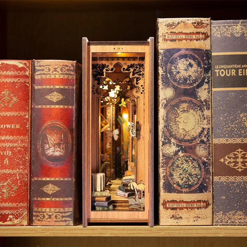 Booknook - Butterfly of the Unknow Lands - Image 3